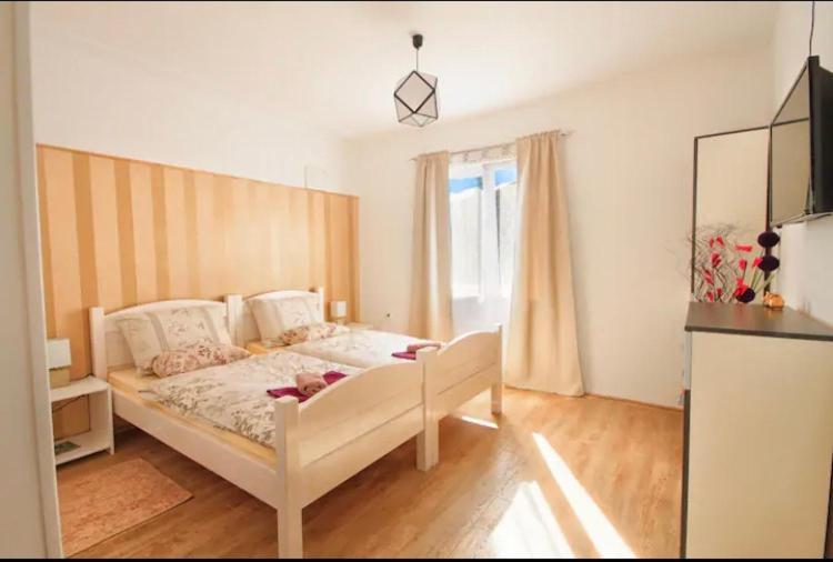 Rooms Bobic Licko Petrovo Selo Buitenkant foto